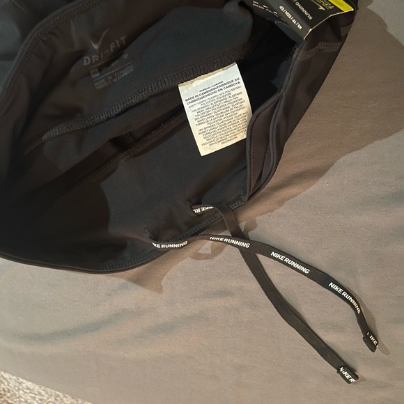 Brand New Nike Cropped Epic Run Tight Fit Leggings - Picture 5 of 8